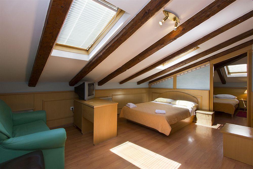 Hotel Galija Pula Ngoại thất bức ảnh