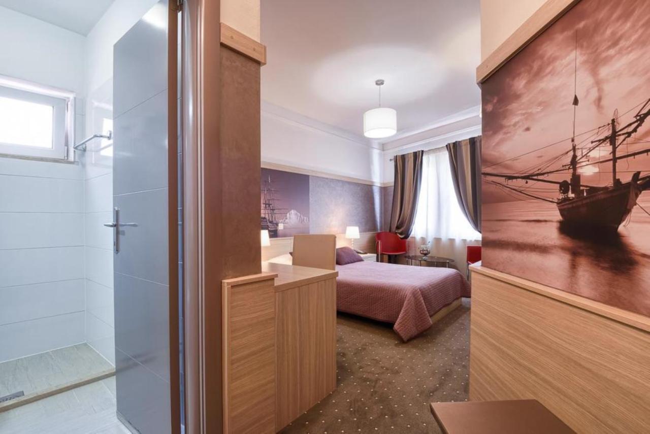 Hotel Galija Pula Ngoại thất bức ảnh